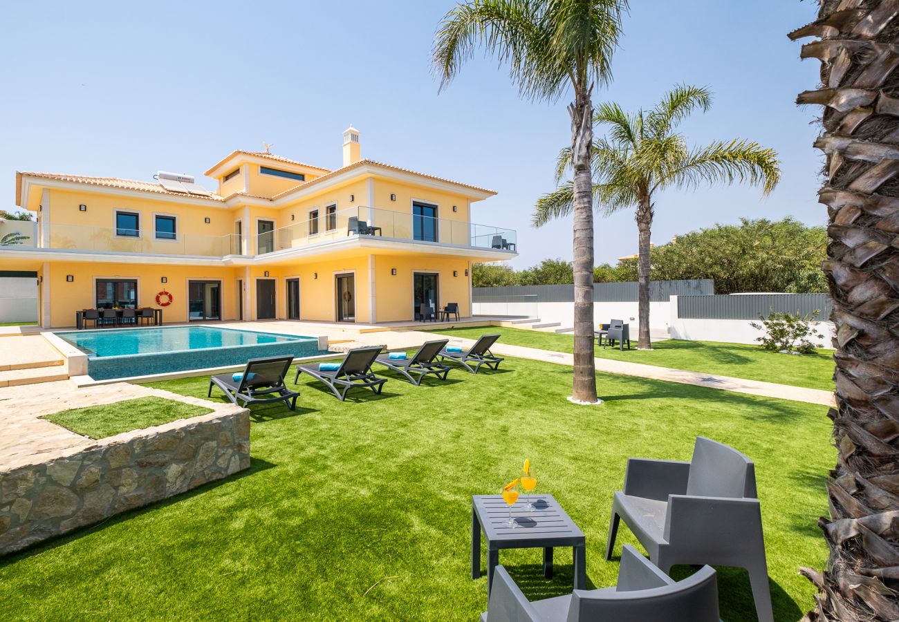 Villa in Albufeira - Villa Coral Bay